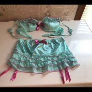 Cute Little Aqua Garter and Bra Lace Set        SM